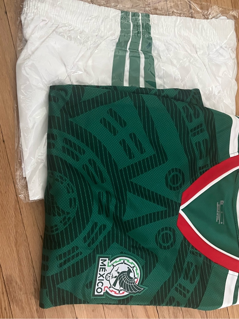 Unofficial Mexico 2026 Jersey with matching white soccer shorts, size small